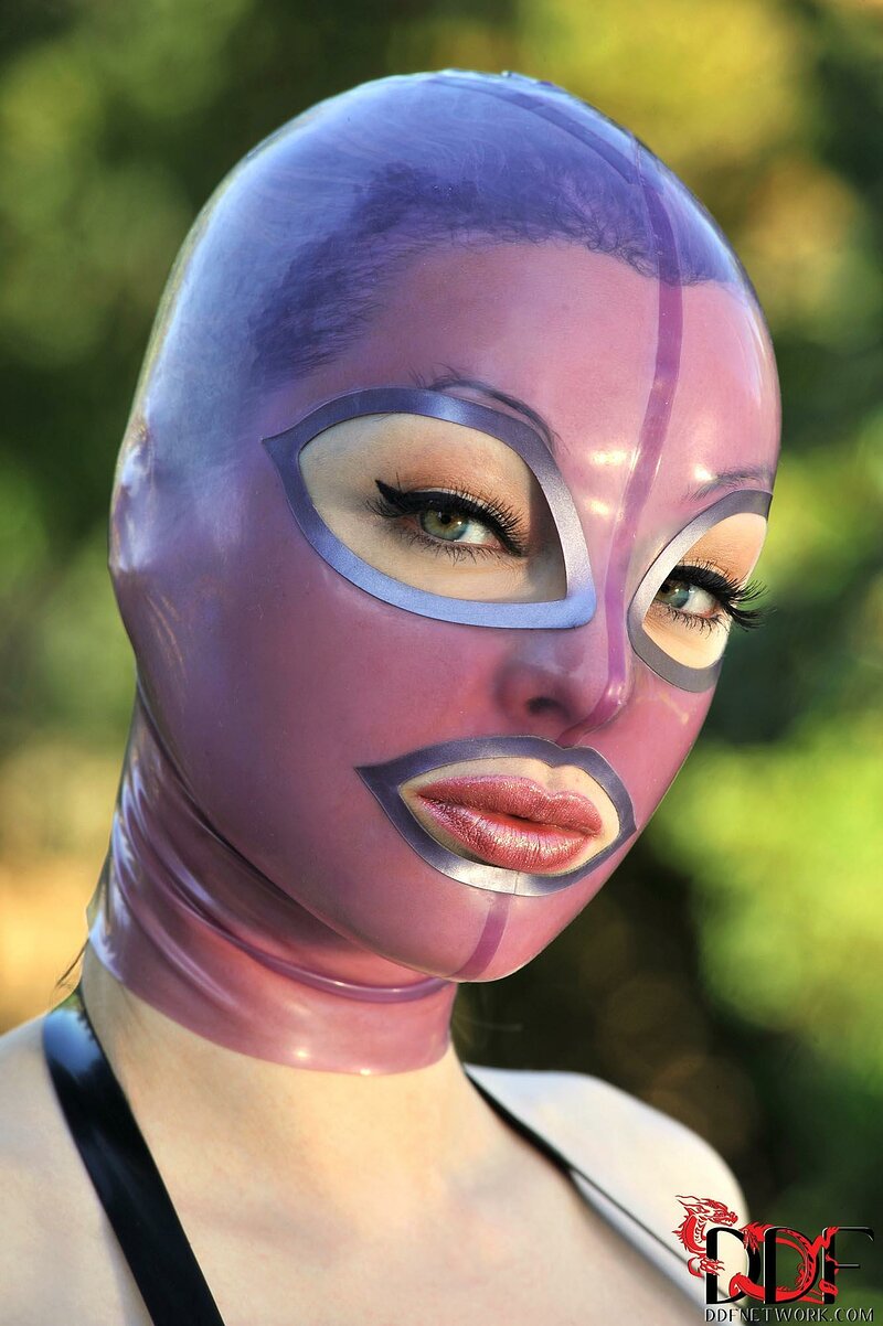 Нюта, 25